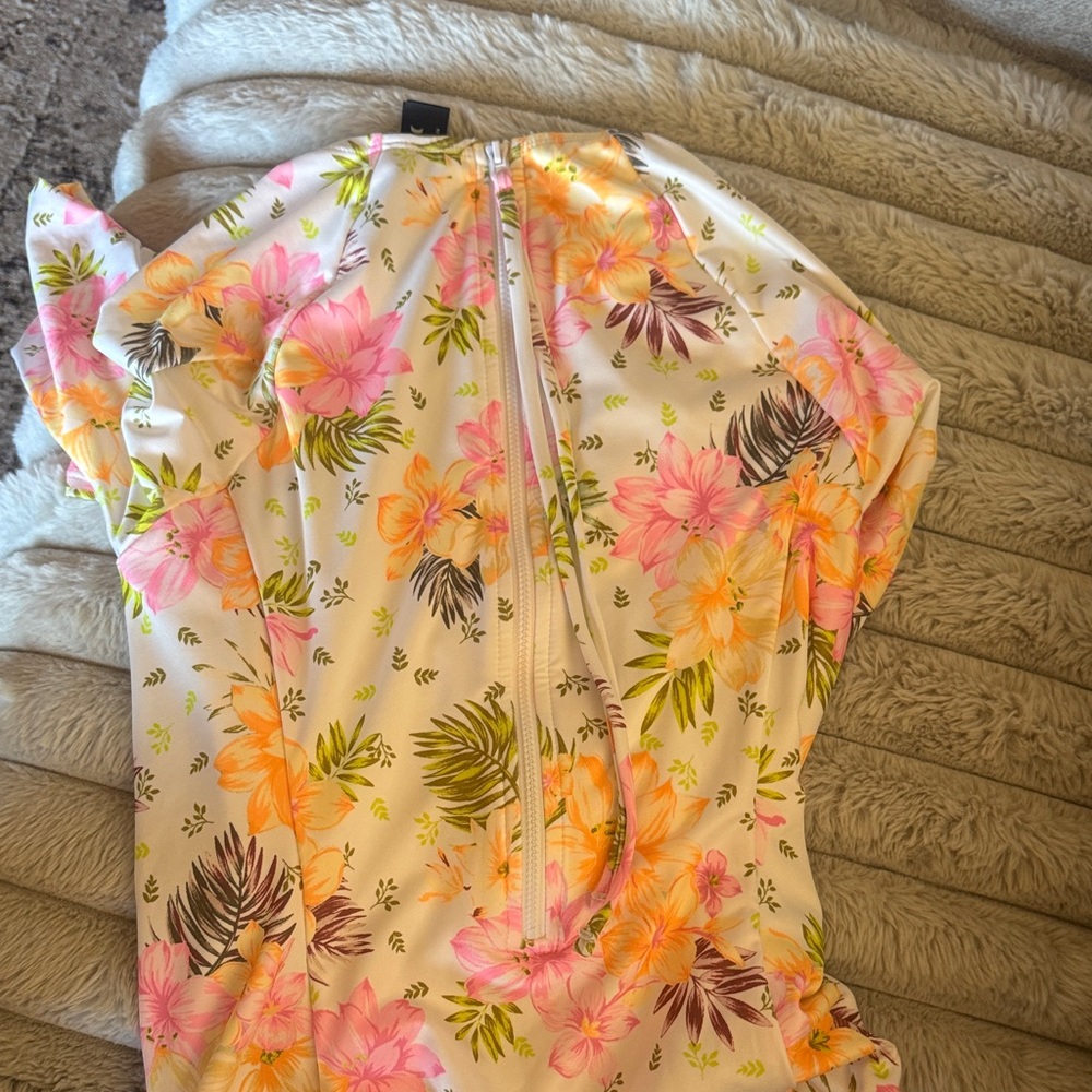Hurley Floral Long Sleeve Rash guard ! Pink, Yellow, Green suit . - Picture 5 of 6
